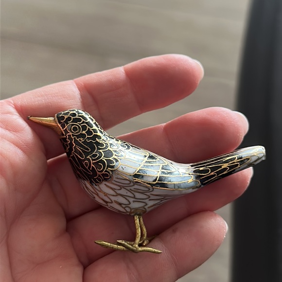 Gold Small metal bird with beautiful accents - Picture 3 of 7